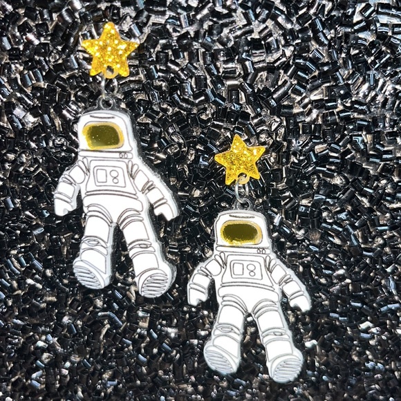 Astronaut Dangle Earrings(For Pierced)Ears Only - Picture 4 of 12